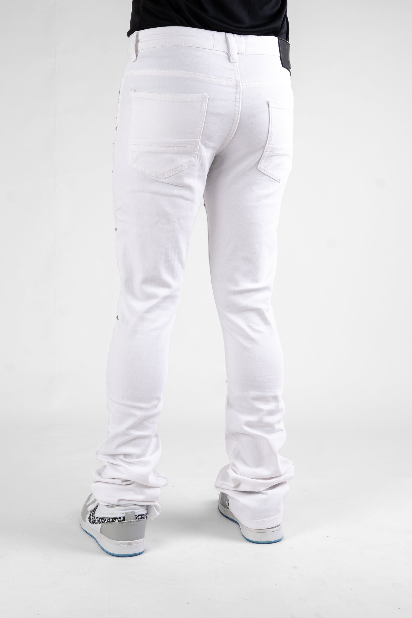 MENS CLASSIC ULTRA STRETCH DENIM -STACKED WHITE STUD DZTR-540